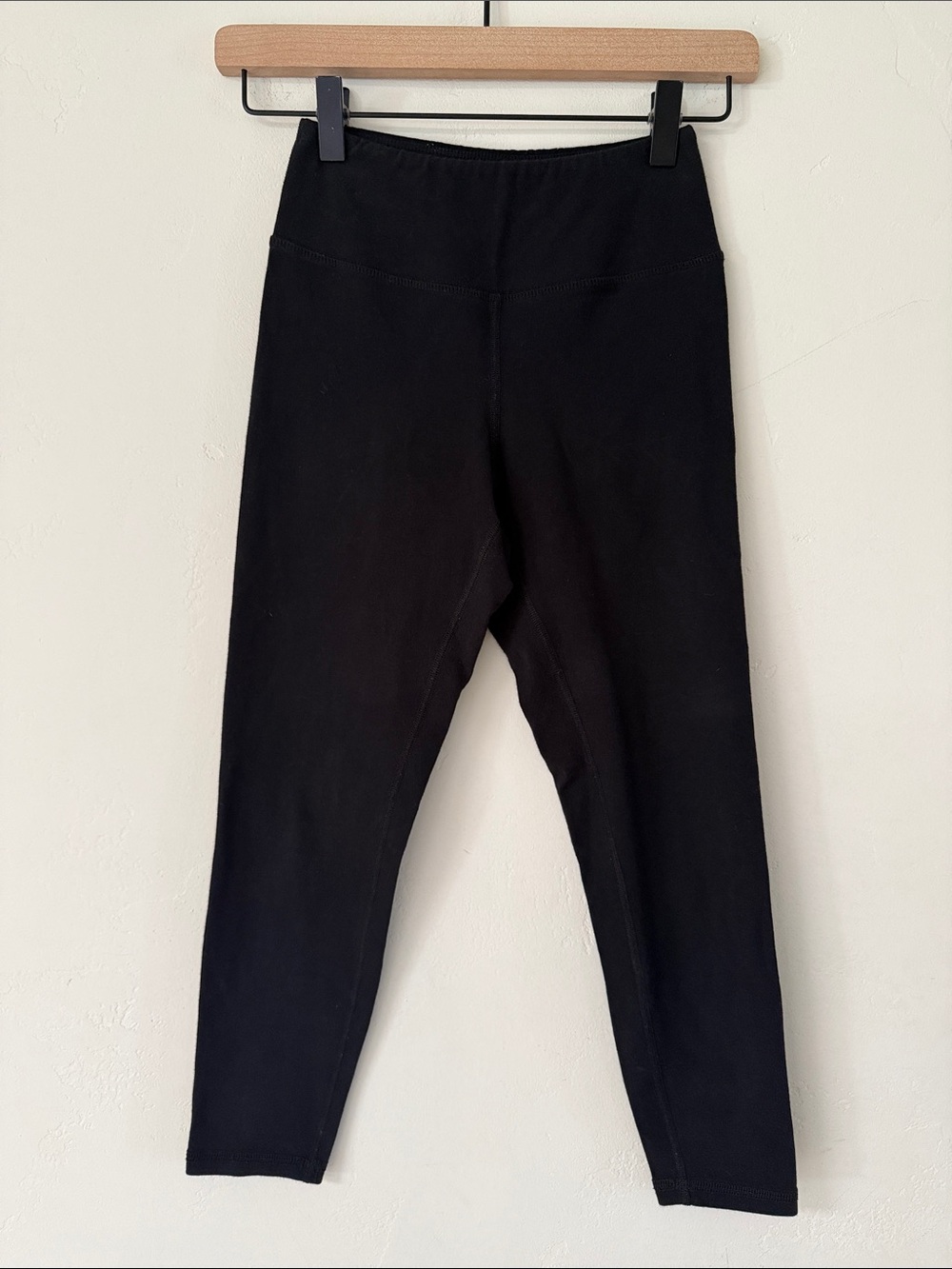 Make the label black leggings XS
